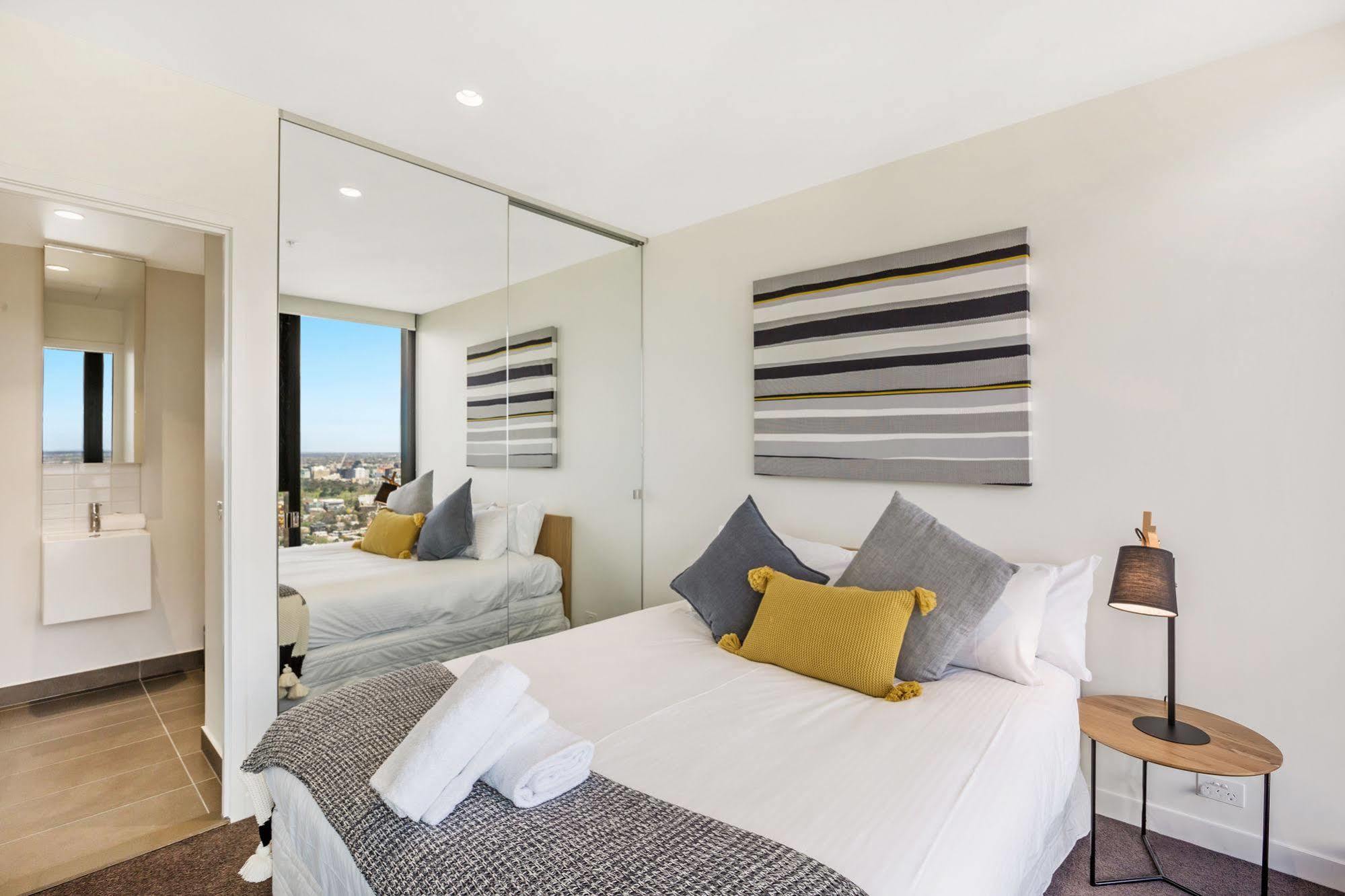 Serviced Apartments Melbourne - Platinum Exterior photo